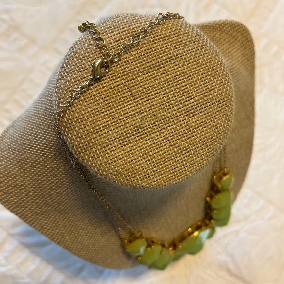 Melon color statement necklace - Picture 3 of 3